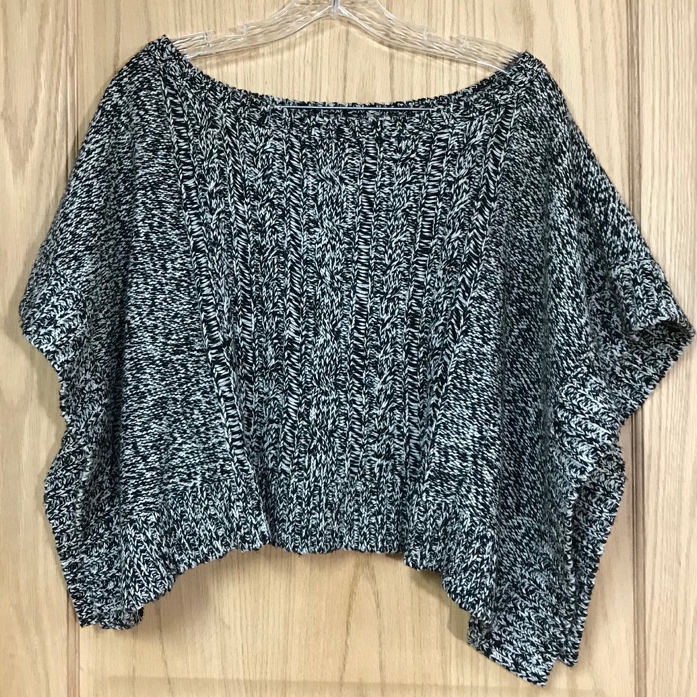 TAKE OUT Cropped Sweater